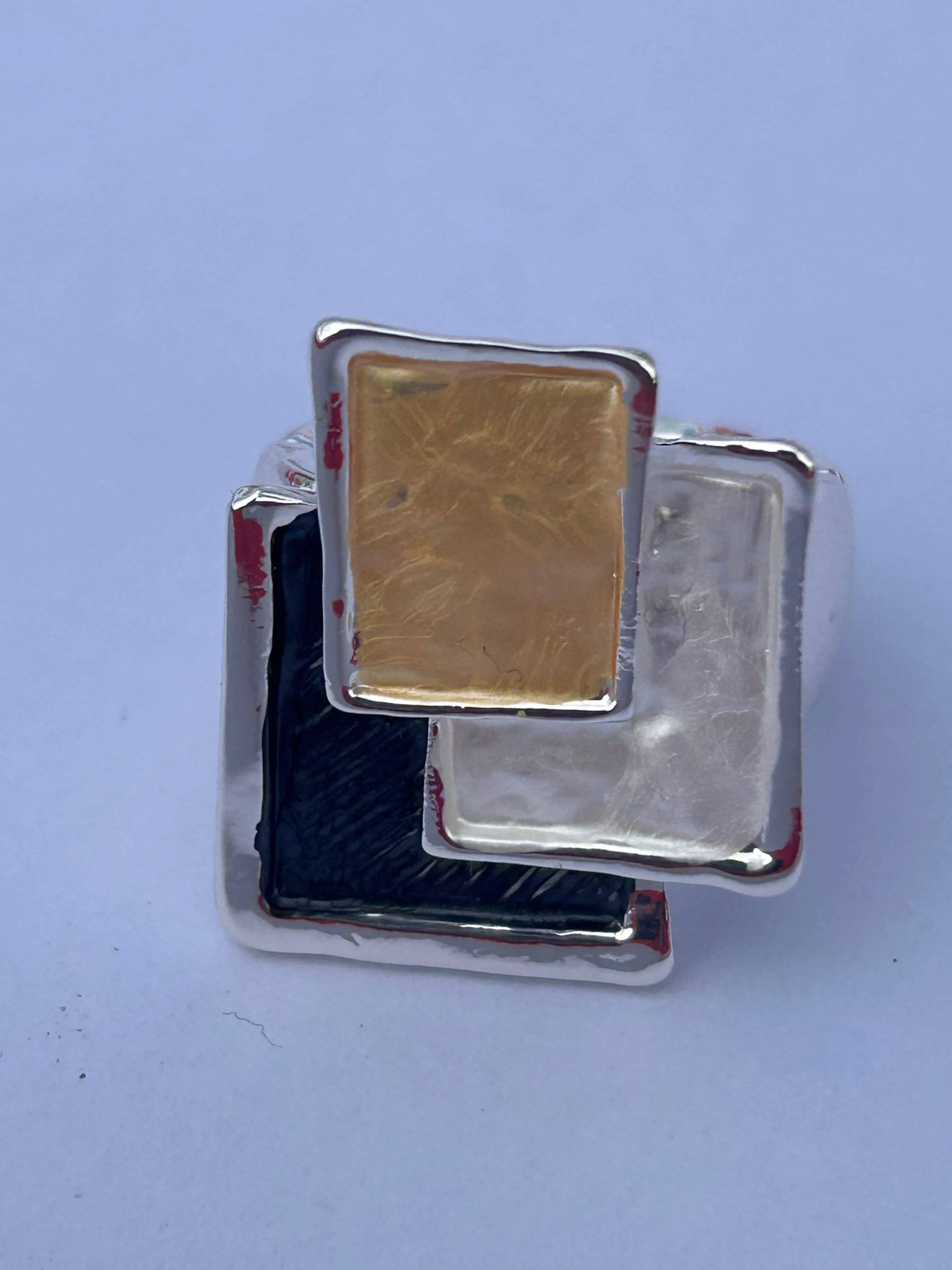 Geometric Expandable Ring Grey Tones