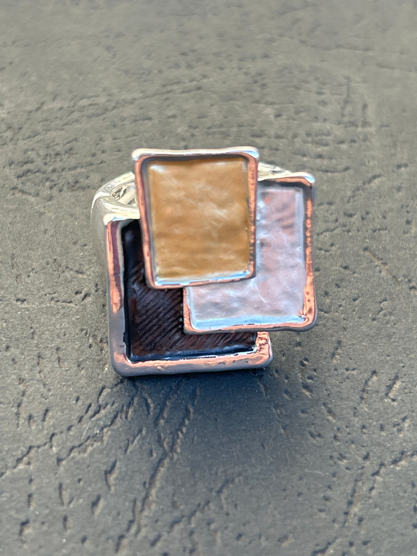 Geometric Expandable Ring Grey Tones