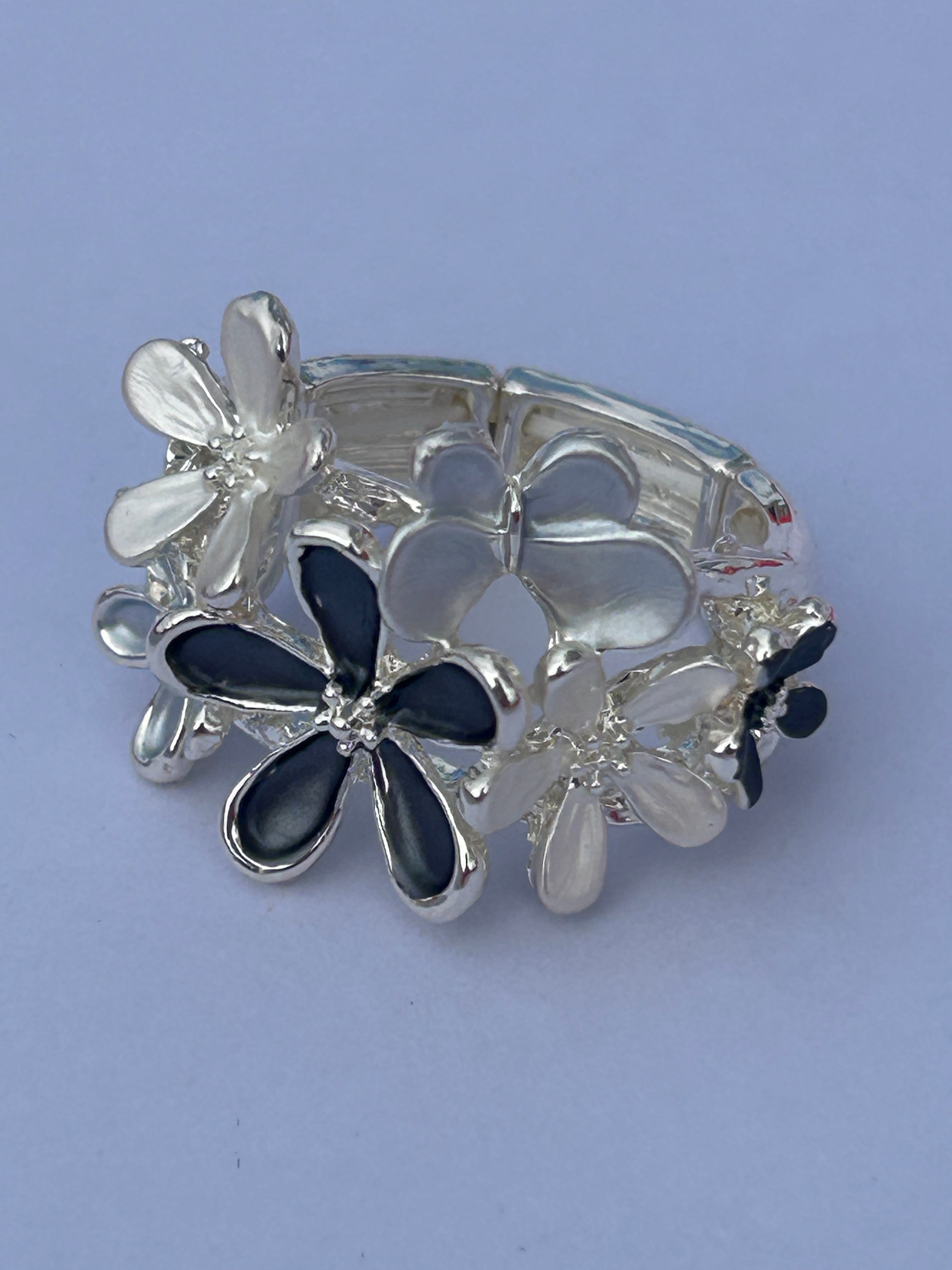 Floral Vintage Expandable Ring Grey