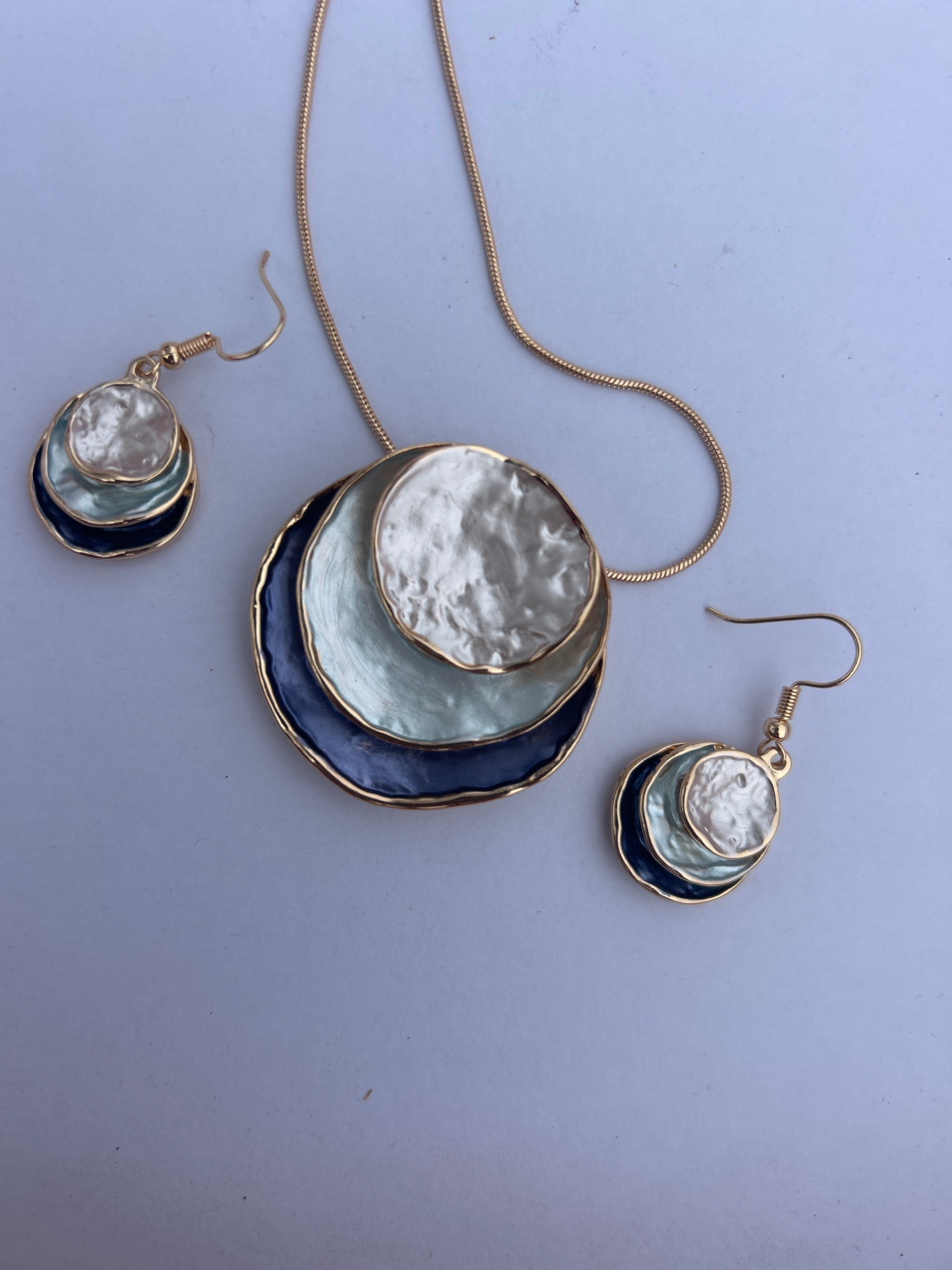 Tones Lei Green Light Blue Neckalace & Earring Set