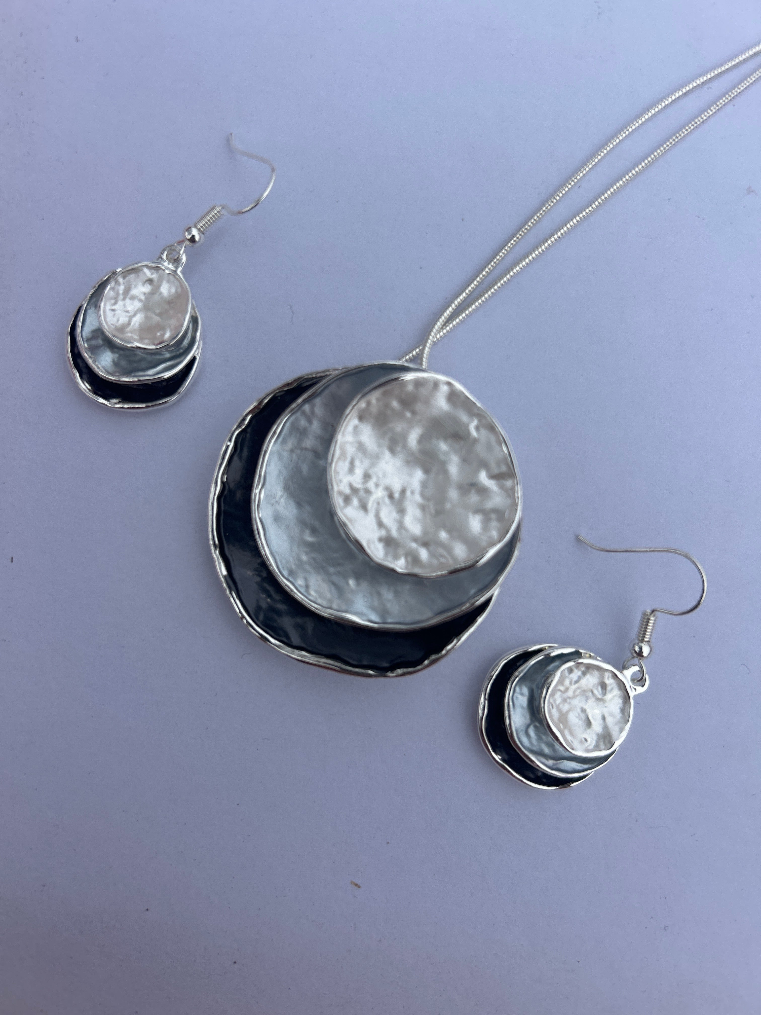 Tones White, Grey, Black Neckalace & Earring Set