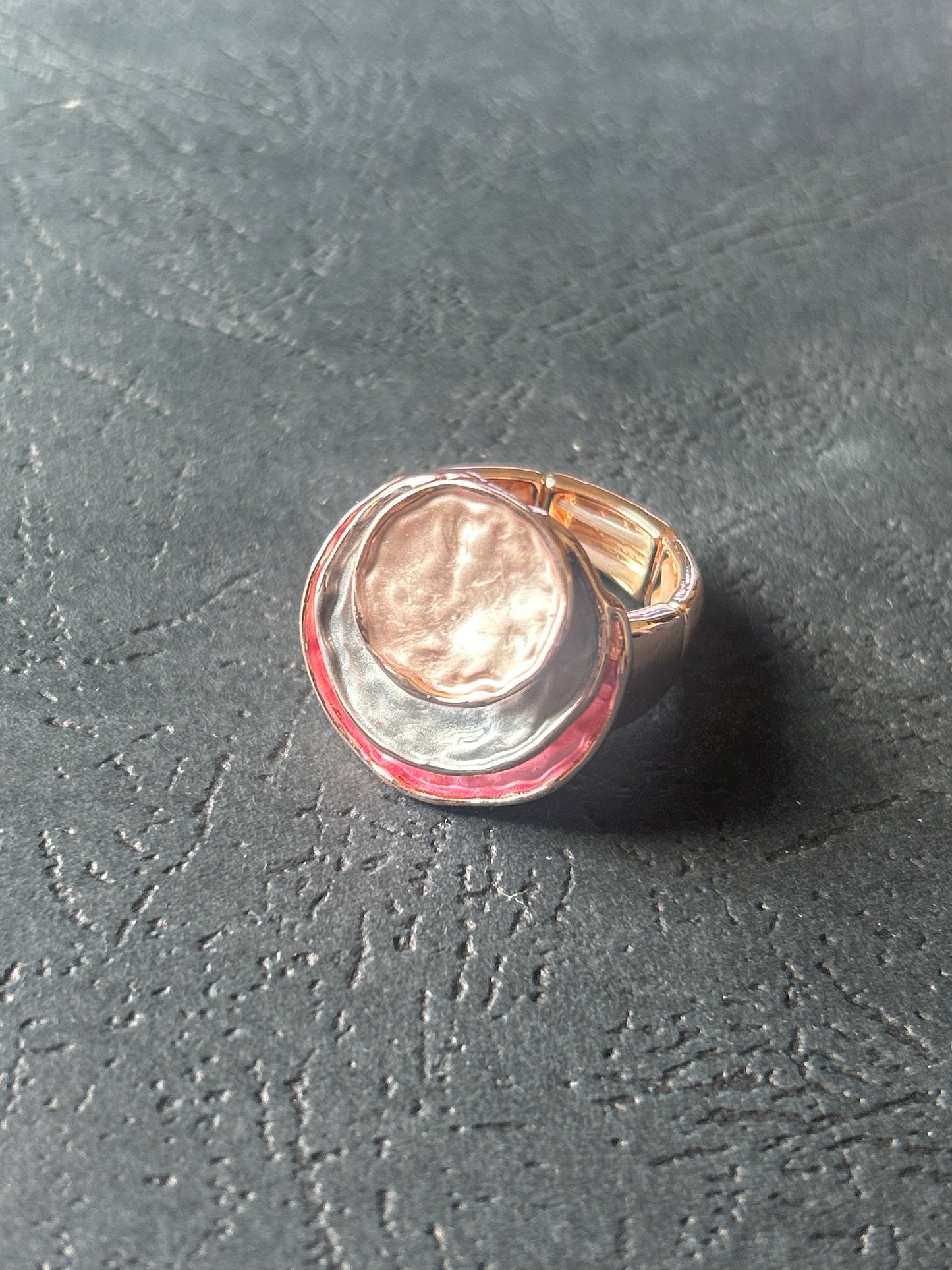 Chic Cuff Expandable Ring Rose Red