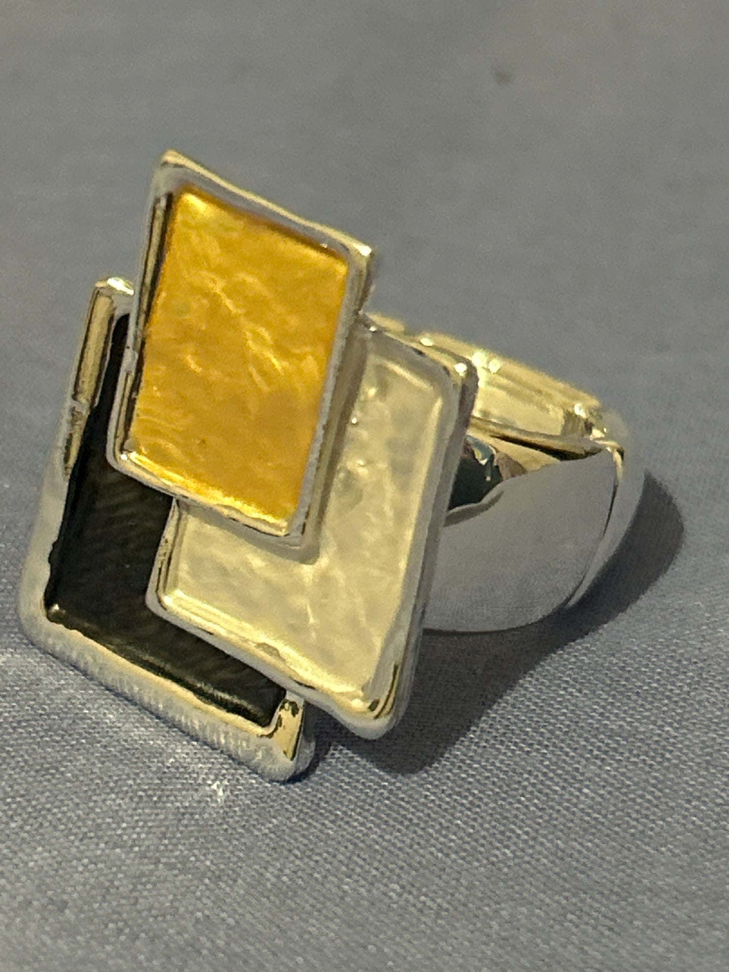 Geometric Expandable Ring Grey Tones