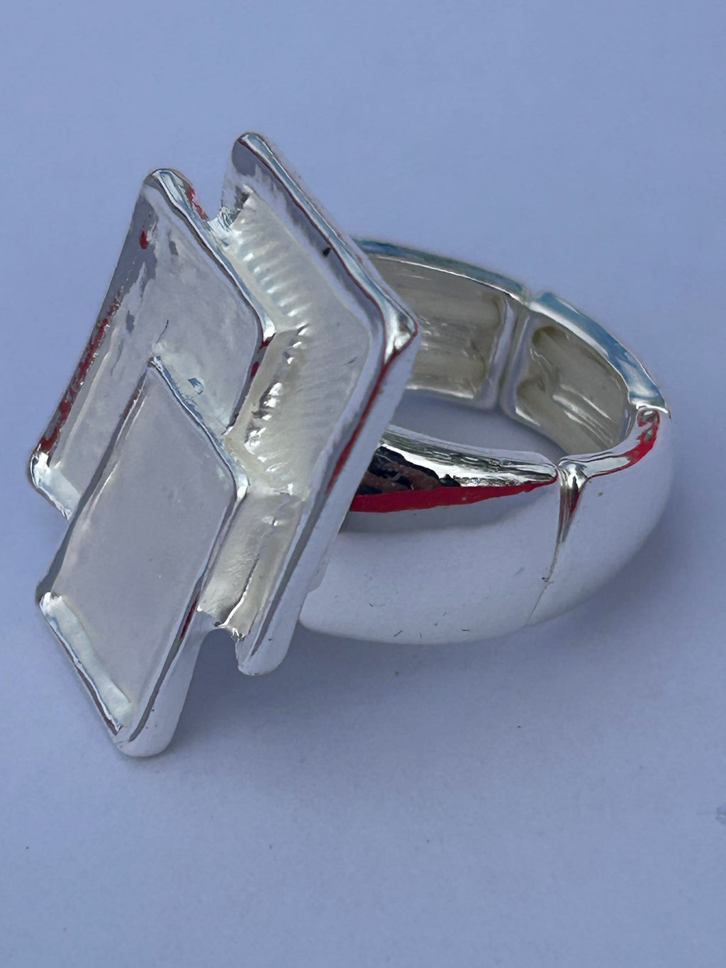 Geometric Expandable Ring White Tones