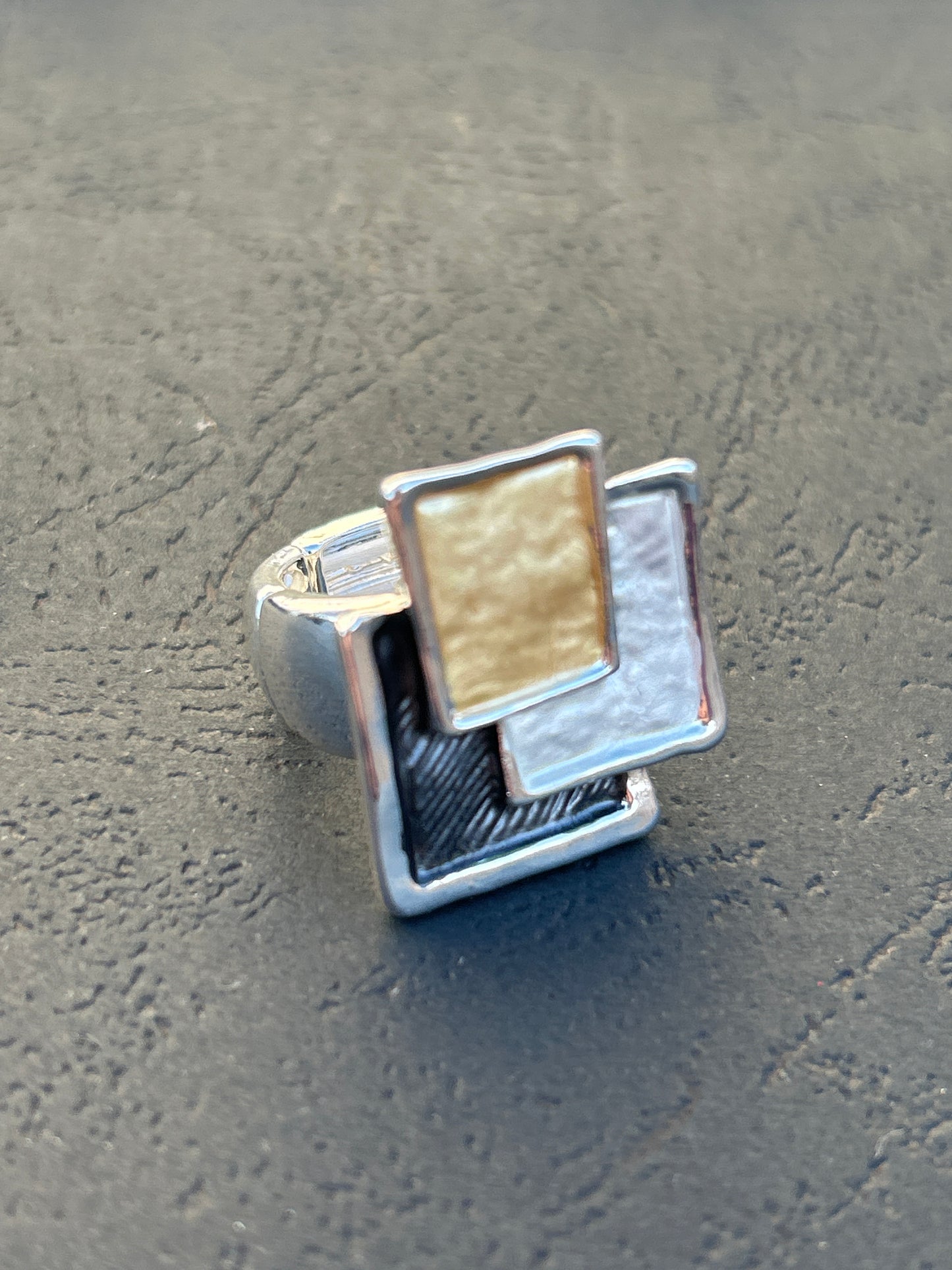 Geometric Expandable Ring Grey Tones