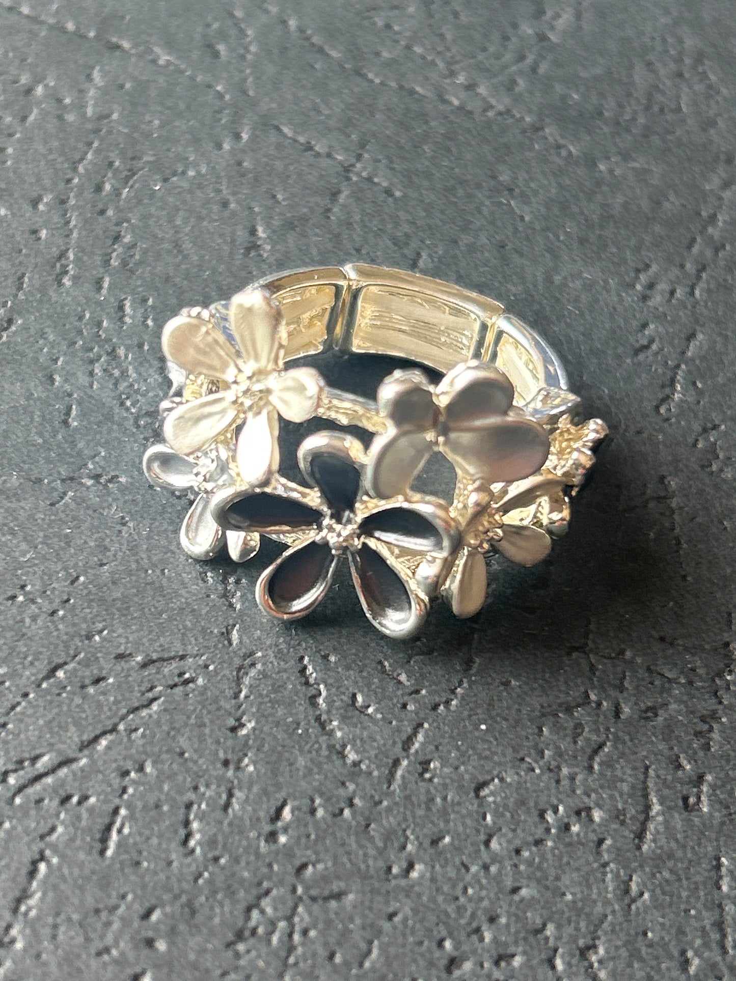Floral Vintage Expandable Ring Grey