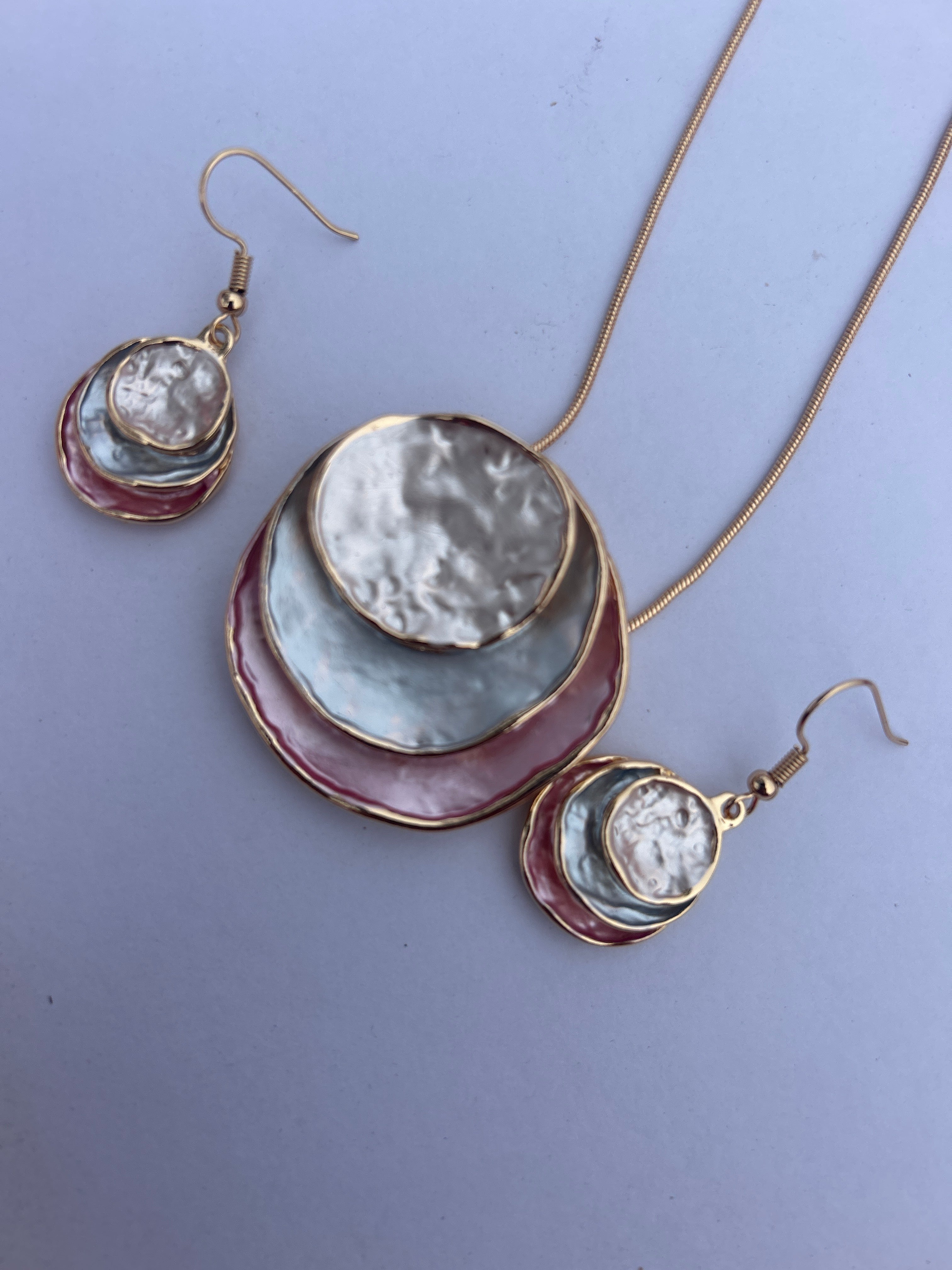 Tones Mi Lei Powder Neckalace & Earring Set