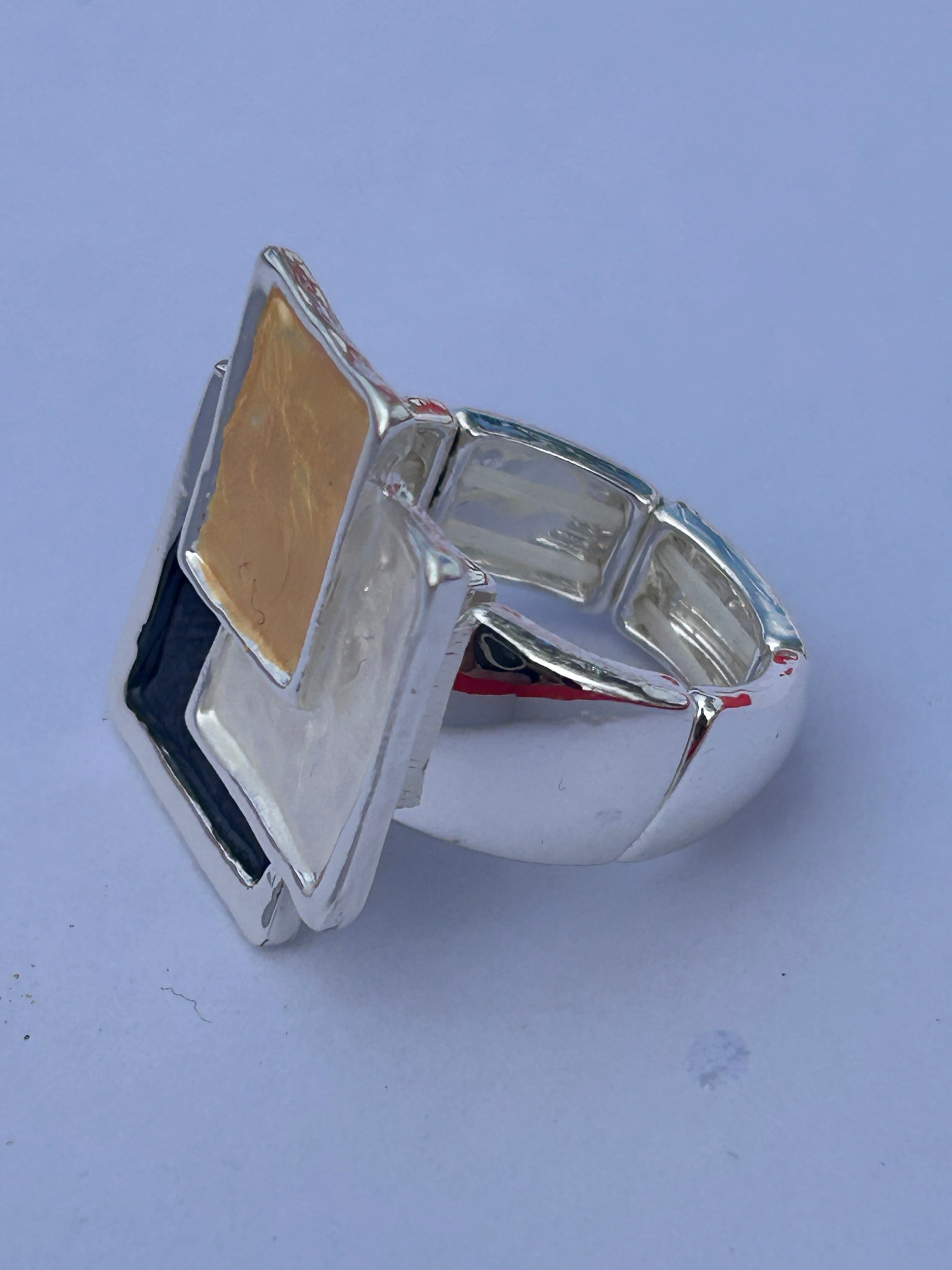 Geometric Expandable Ring Grey Tones