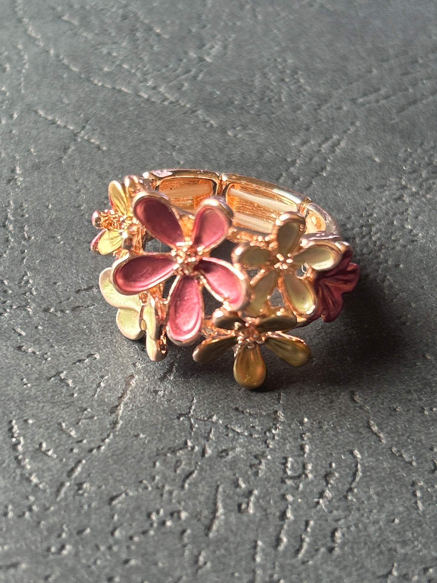 Floral Vintage Expandable Ring Chromatique